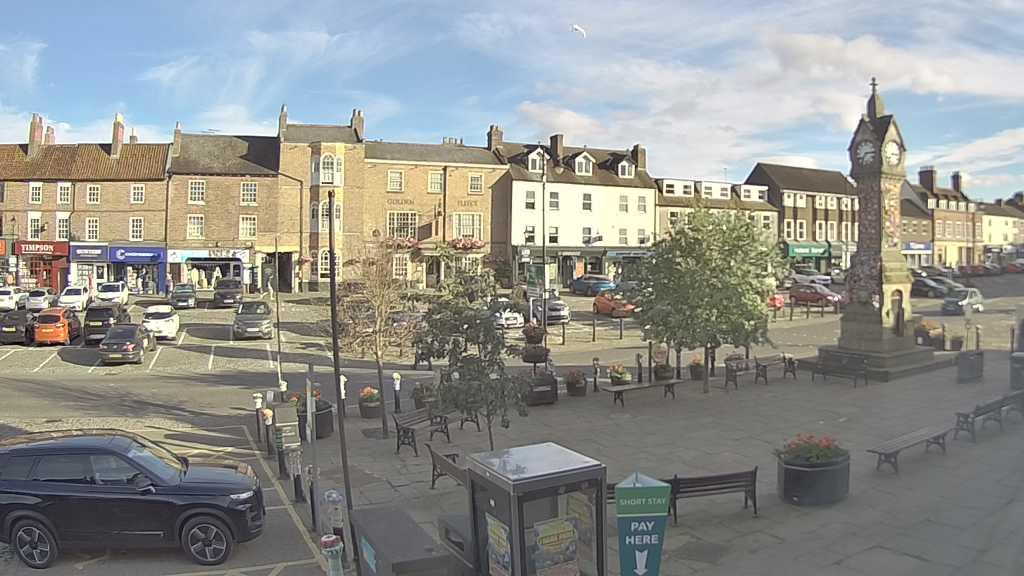 Thirsk webcam overlooking the Market Place
