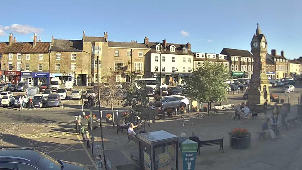 Thirsk webcam overlooking the Market Place