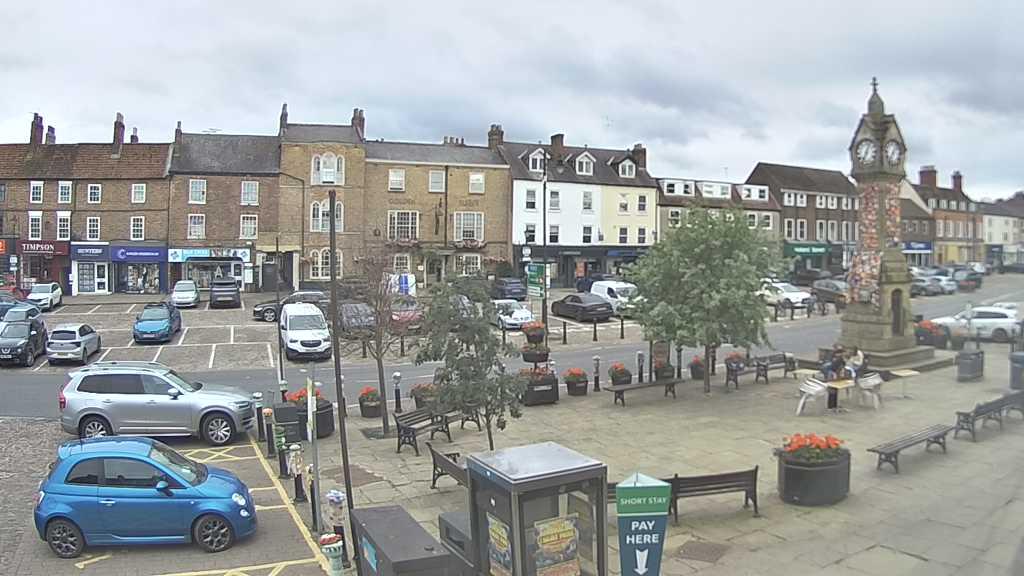 Thirsk webcam overlooking the Market Place
