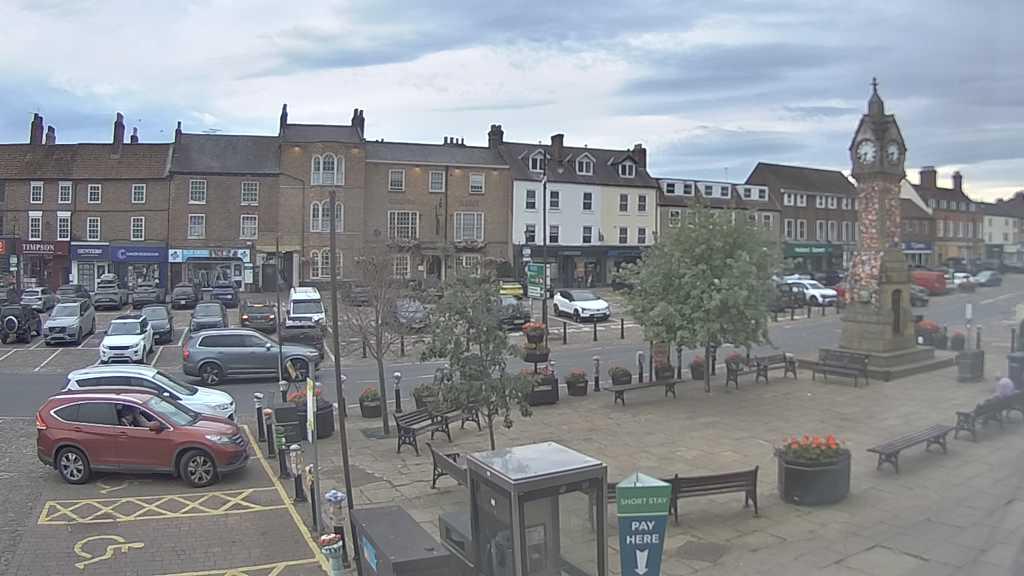 Thirsk webcam overlooking the Market Place