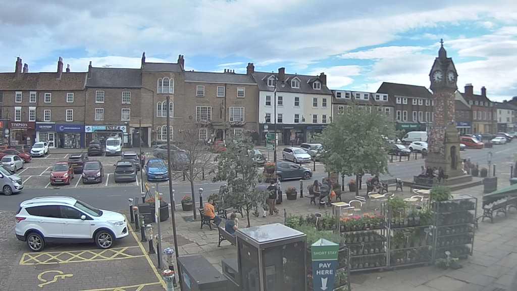Thirsk webcam overlooking the Market Place