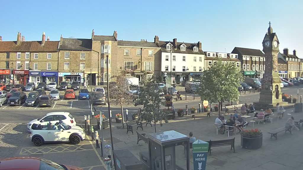 Thirsk webcam overlooking the Market Place