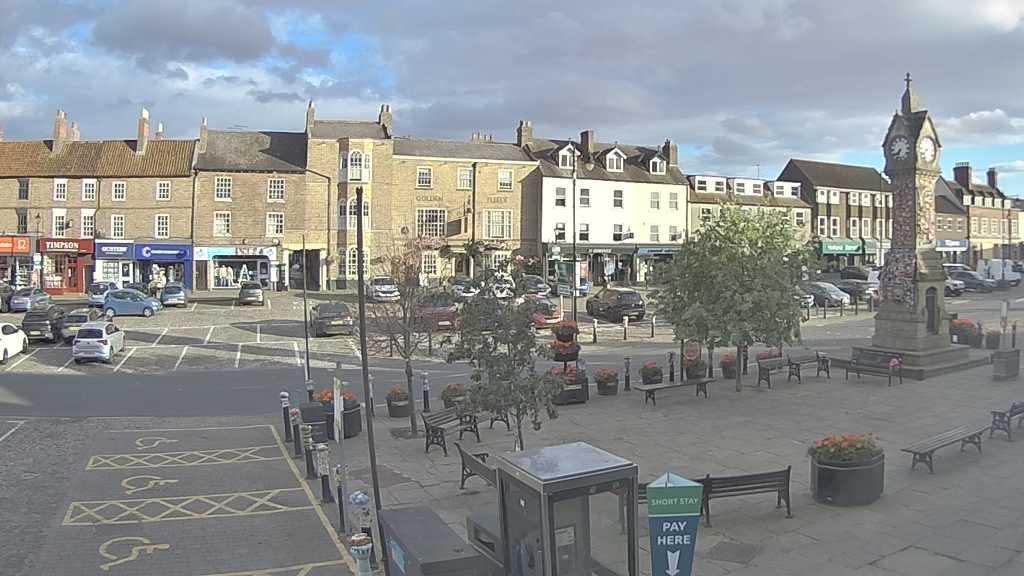 Thirsk webcam overlooking the Market Place