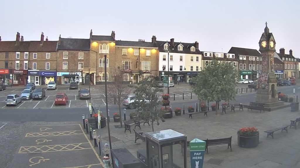 Thirsk webcam overlooking the Market Place