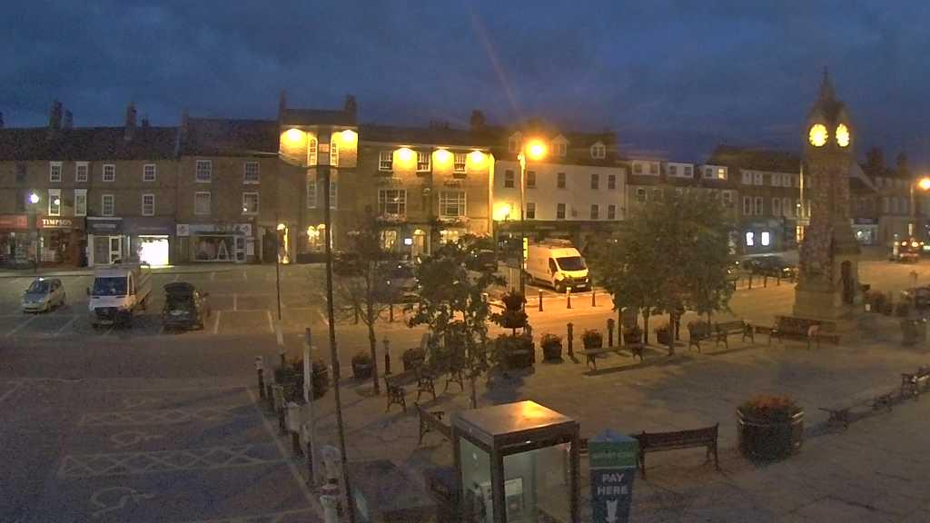 Thirsk webcam overlooking the Market Place